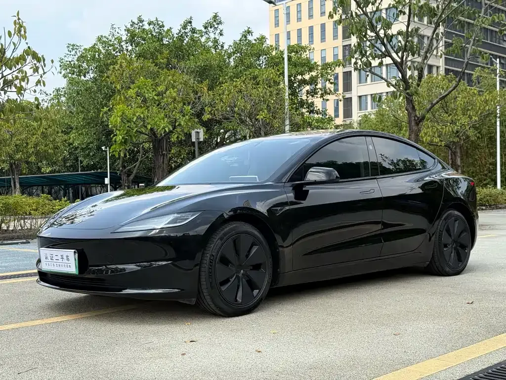 Tesla Model 3 — фото 1