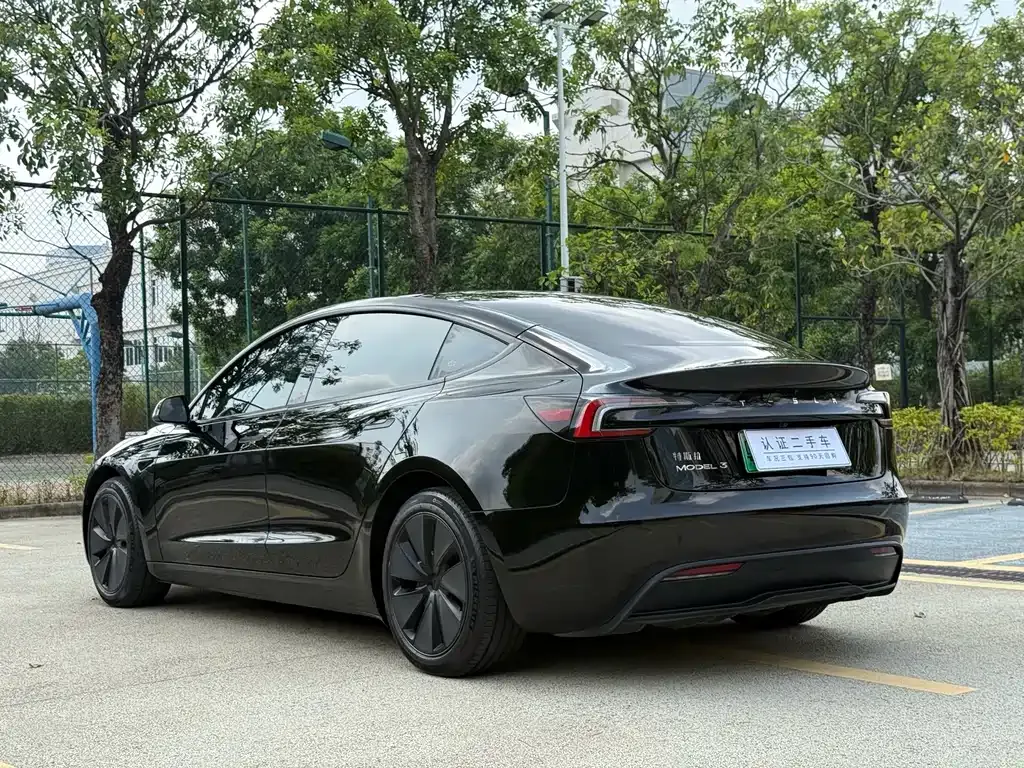 Tesla Model 3 — фото 8