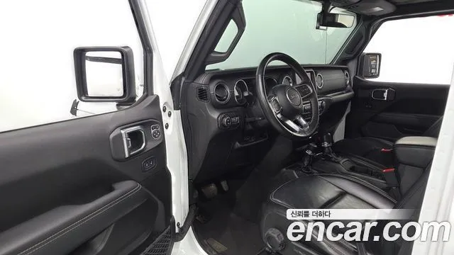 Jeep Wrangler — фото 9