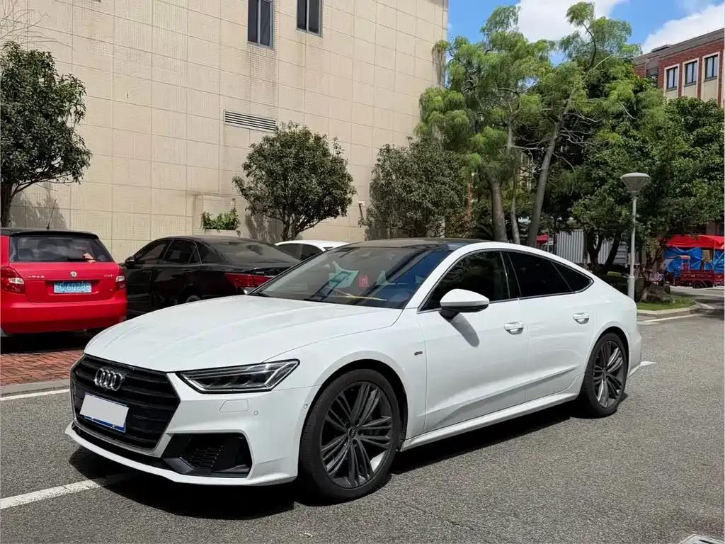 Audi A7L — фото 1