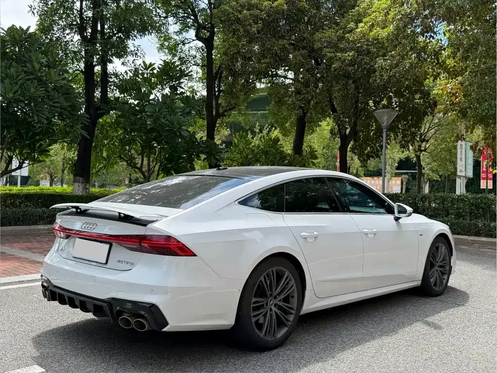 Audi A7L — фото 6