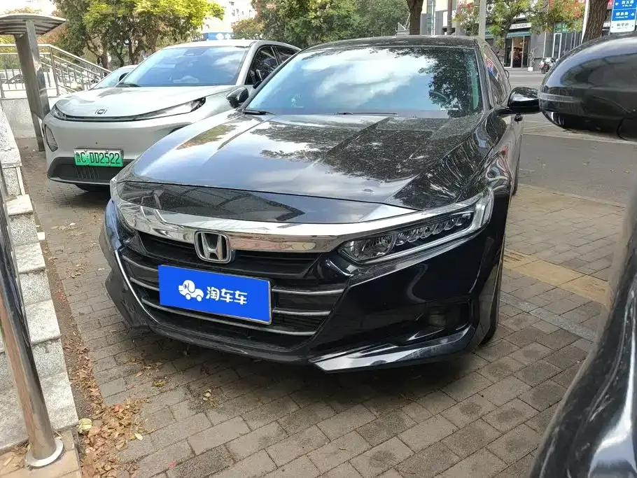 Honda Accord — фото 1