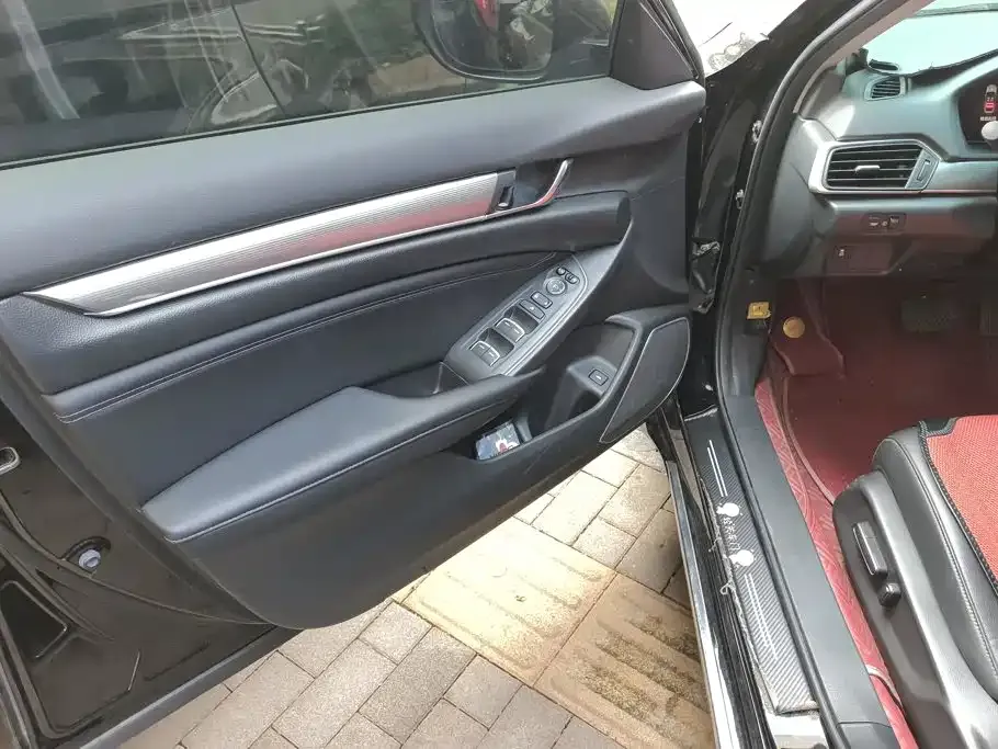 Honda Accord — фото 9
