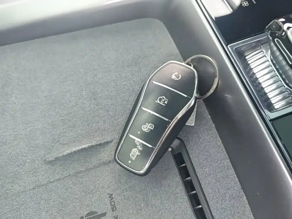 BYD Seal — фото 9