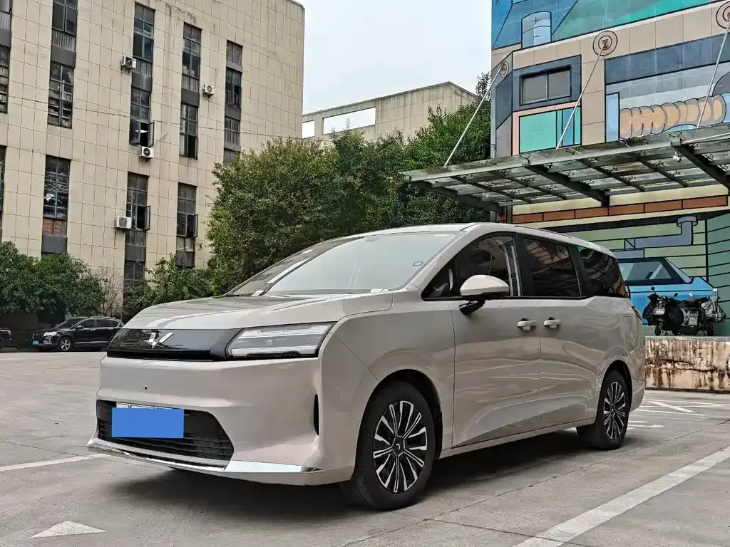 Wuling Xingguang 730 New Energy — фото 1