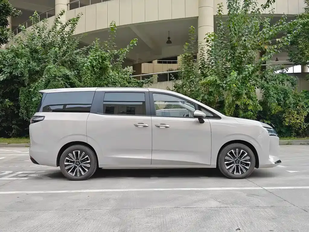 Wuling Xingguang 730 New Energy — фото 10