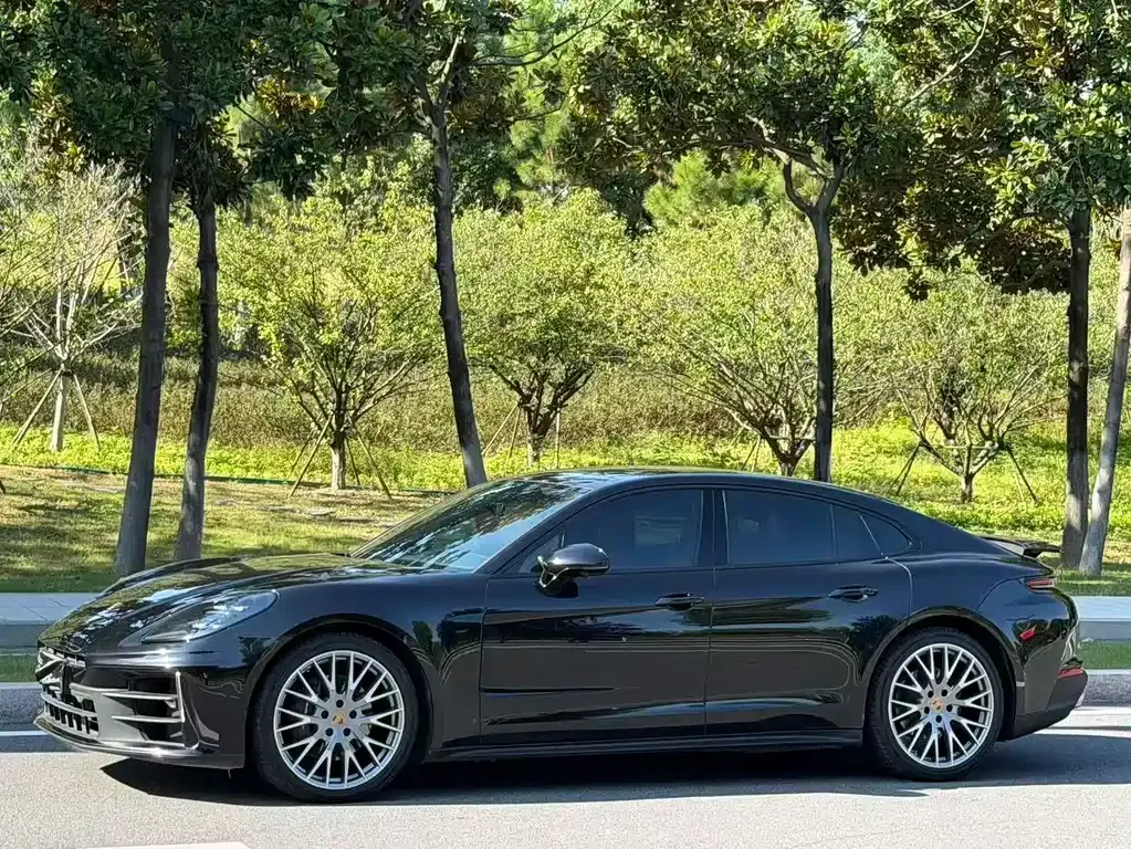 Porsche Panamera — фото 1