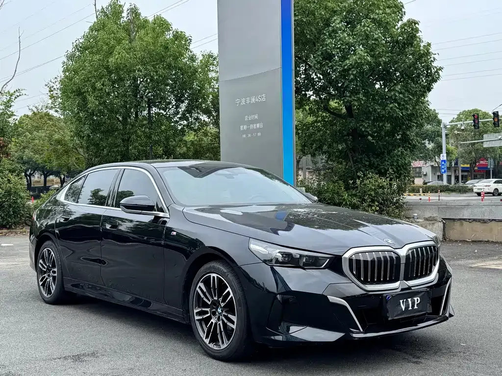 BMW 5 Series — фото 10