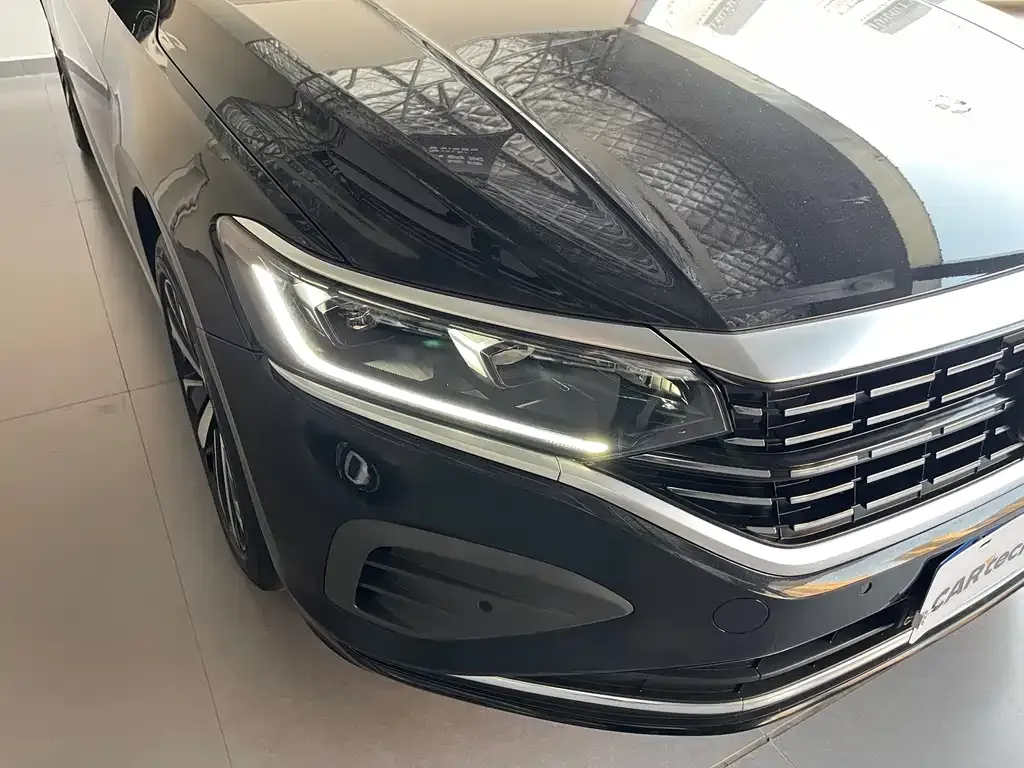 Volkswagen Passat — фото 7