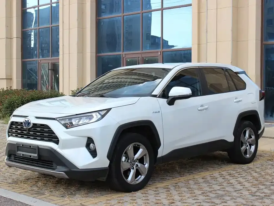 Toyota RAV4 — фото 1