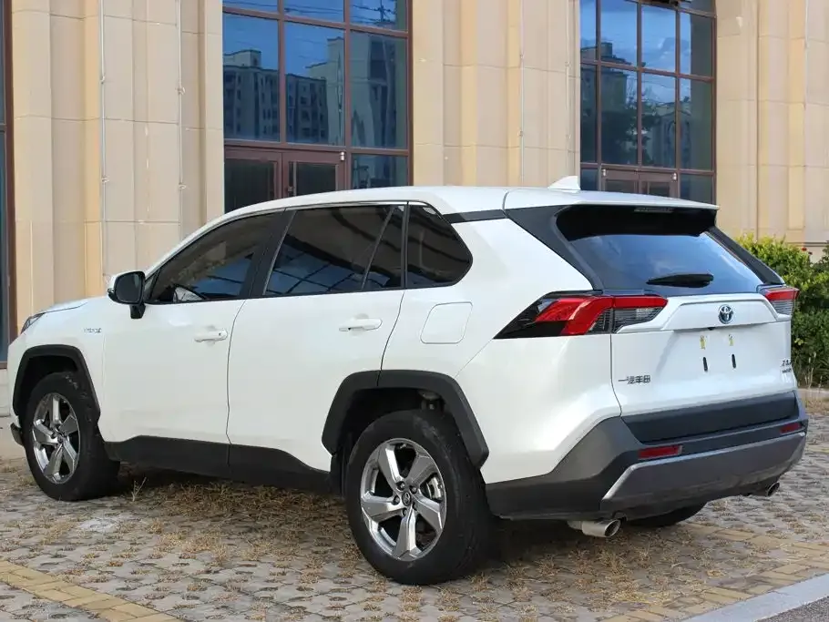 Toyota RAV4 — фото 4