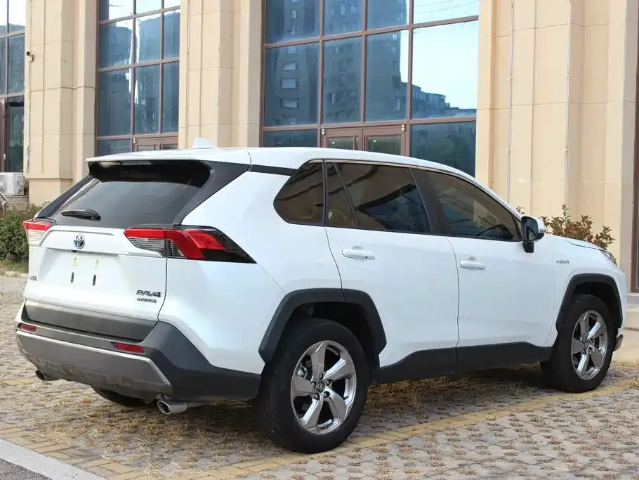 Toyota RAV4 — фото 8