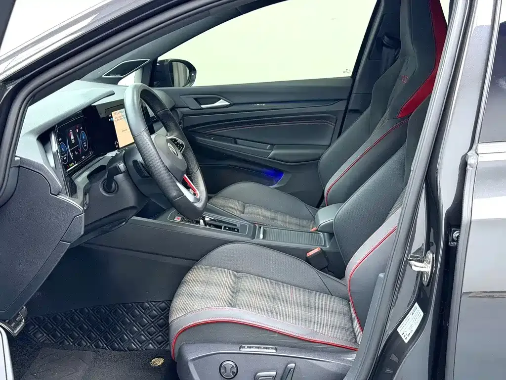 Volkswagen Golf GTI — фото 8