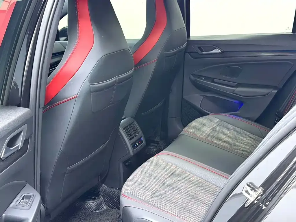 Volkswagen Golf GTI — фото 5