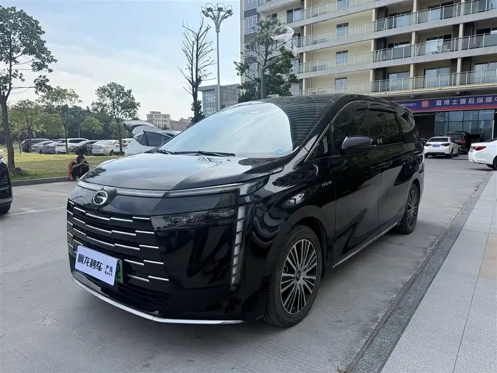 GAC Motor Trumpchi E8 PHEV — фото 1
