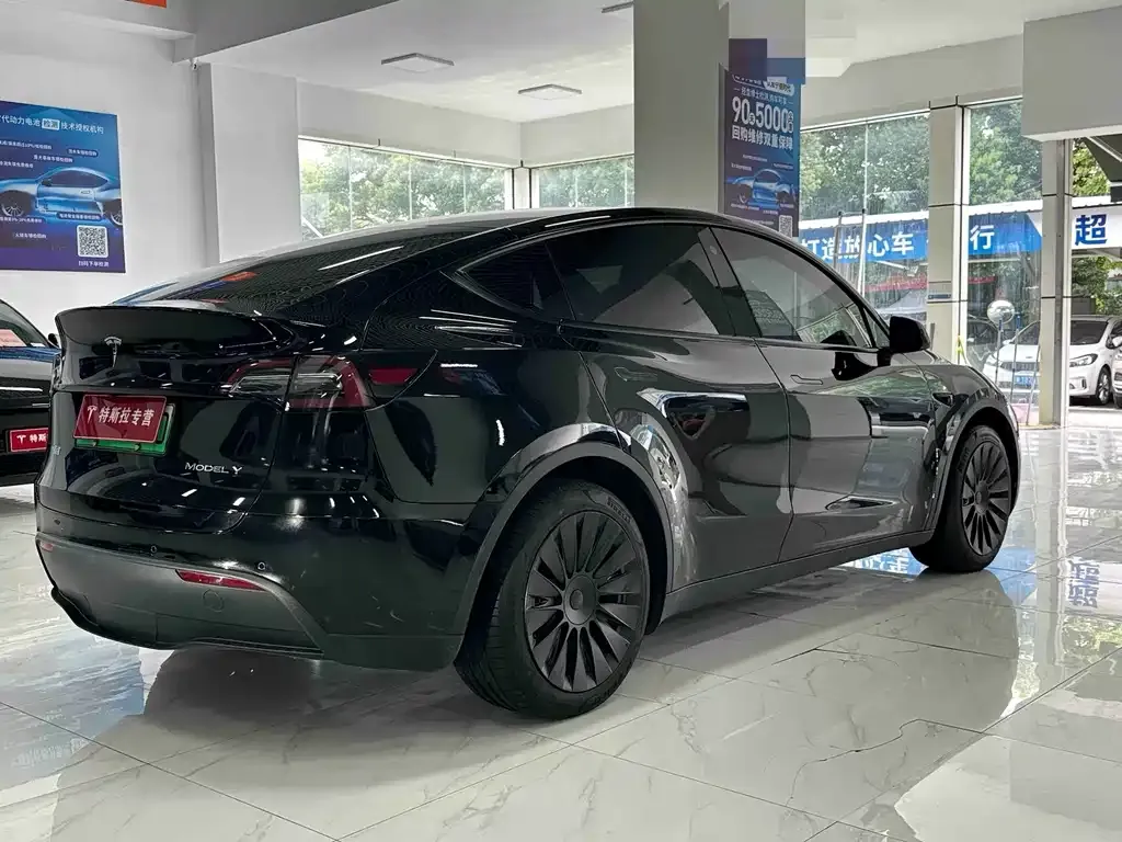 Tesla Model Y — фото 4