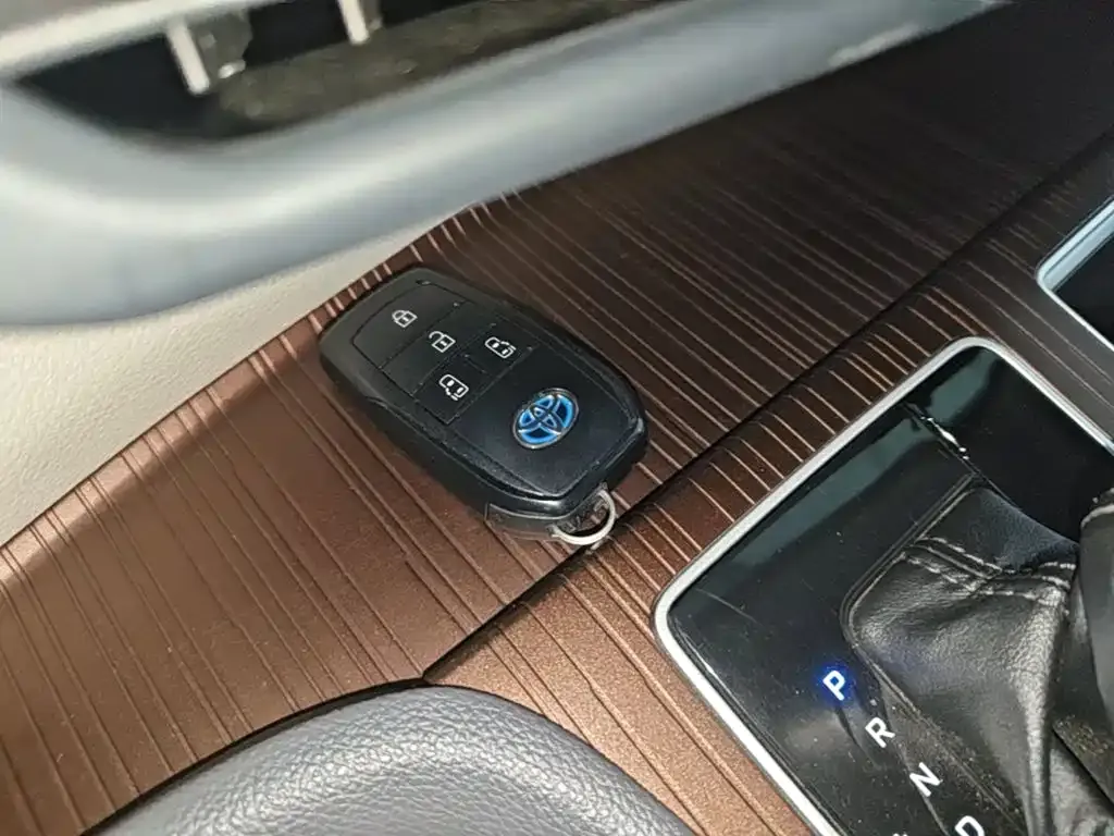Toyota Sienna — фото 10