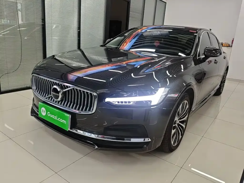 Volvo S90 — фото 1