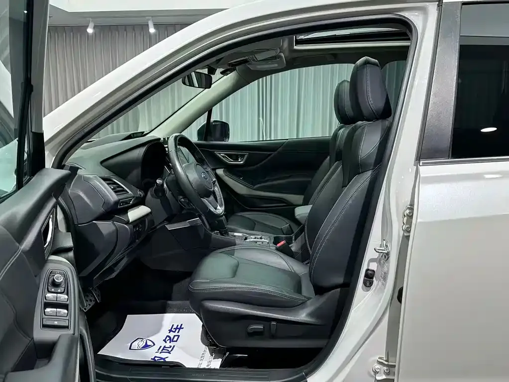Subaru Forester — фото 4