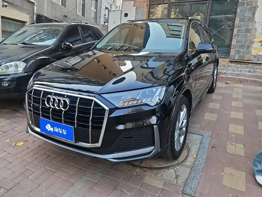 Audi Q7 — фото 1
