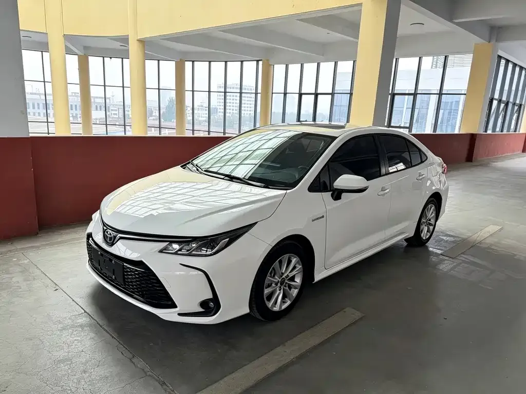 Toyota Corolla — фото 1