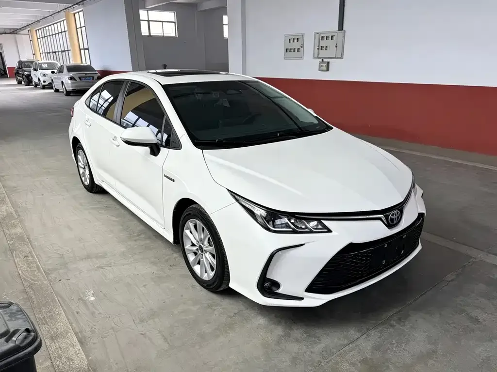 Toyota Corolla — фото 7