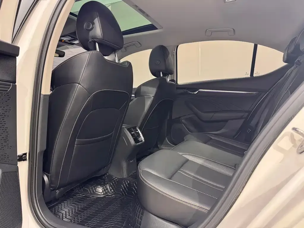 Skoda Octavia — фото 4