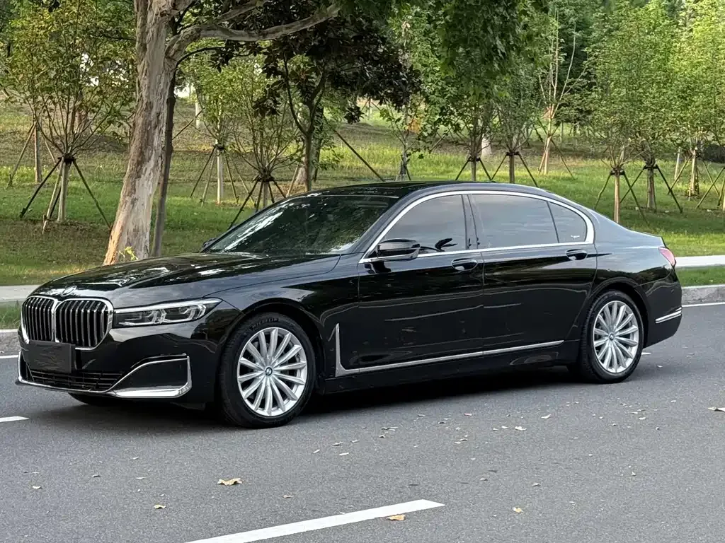 BMW 7 Series — фото 1