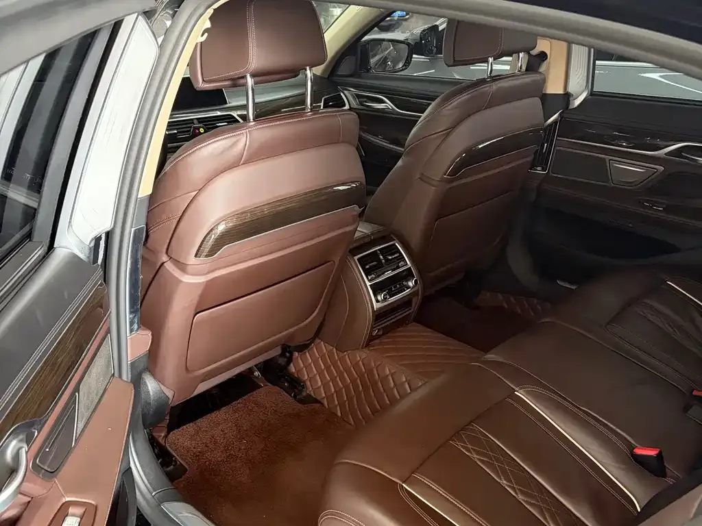 BMW 7 Series — фото 4