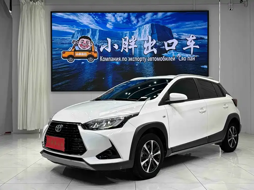 Toyota Yaris L — фото 1
