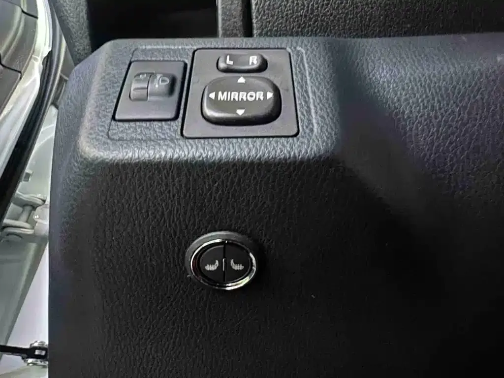 Toyota Yaris L — фото 3