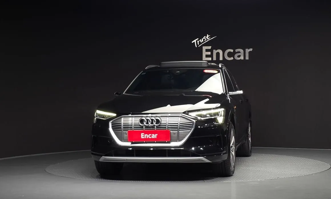 Audi e-tron — фото 2