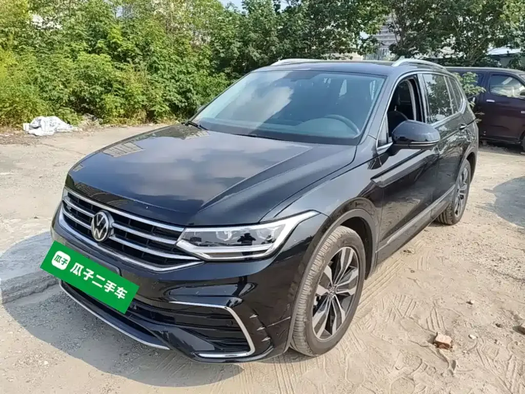 Volkswagen Tiguan L — фото 1