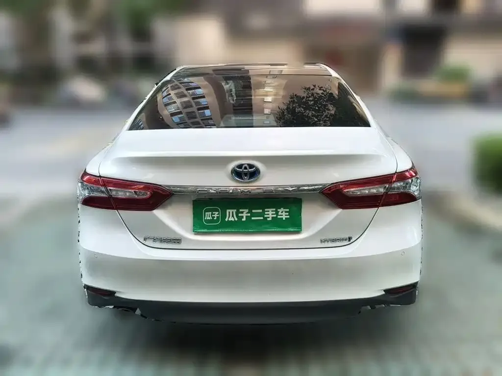 Toyota Camry — фото 2
