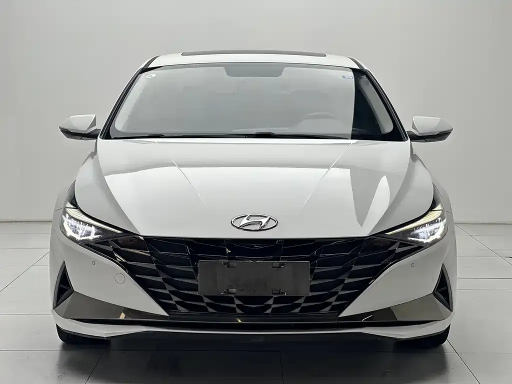Hyundai Elantra — фото 4
