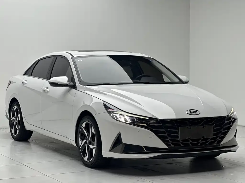 Hyundai Elantra — фото 2