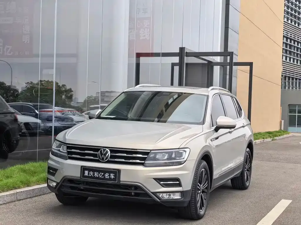 Volkswagen Tiguan L — фото 1