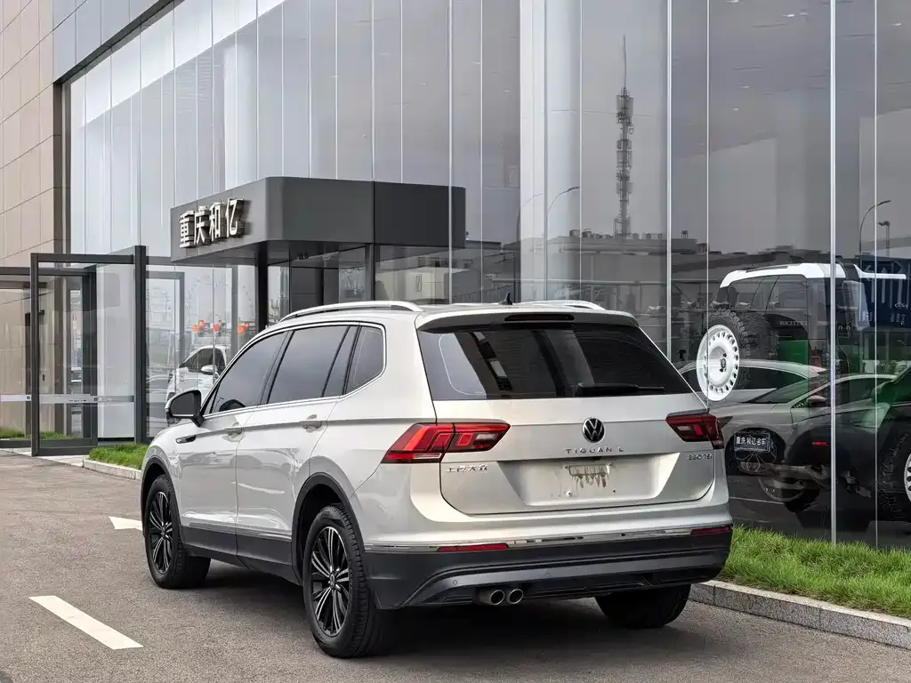 Volkswagen Tiguan L — фото 3