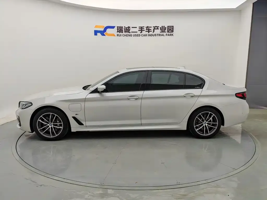 BMW 5 Series New Energy — фото 4