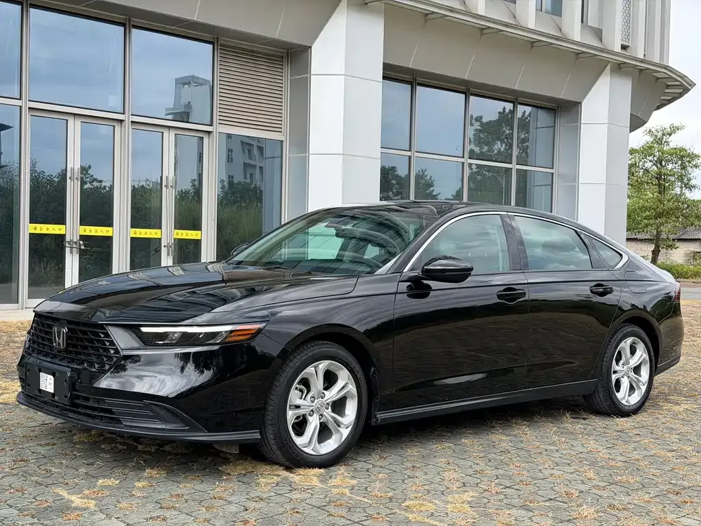 Honda Accord — фото 1