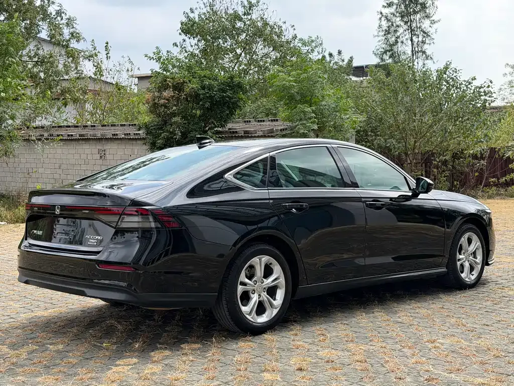 Honda Accord — фото 8