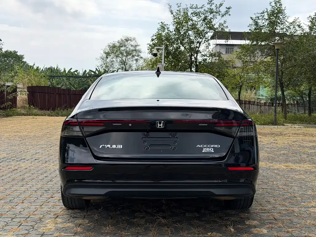 Honda Accord — фото 9