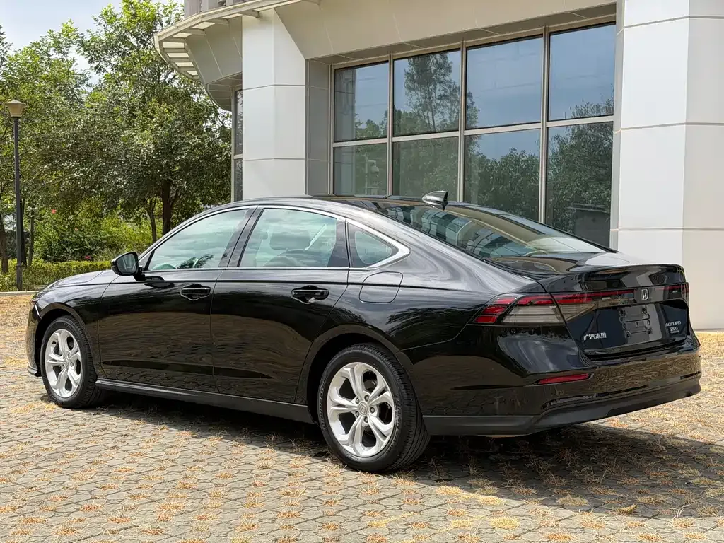 Honda Accord — фото 10