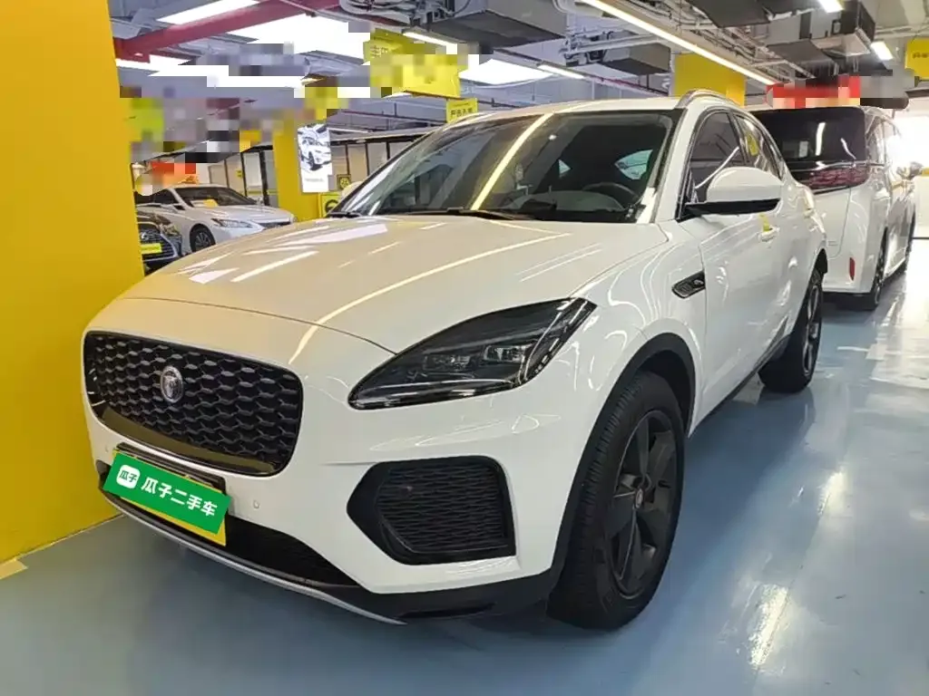Jaguar E-PACE — фото 1