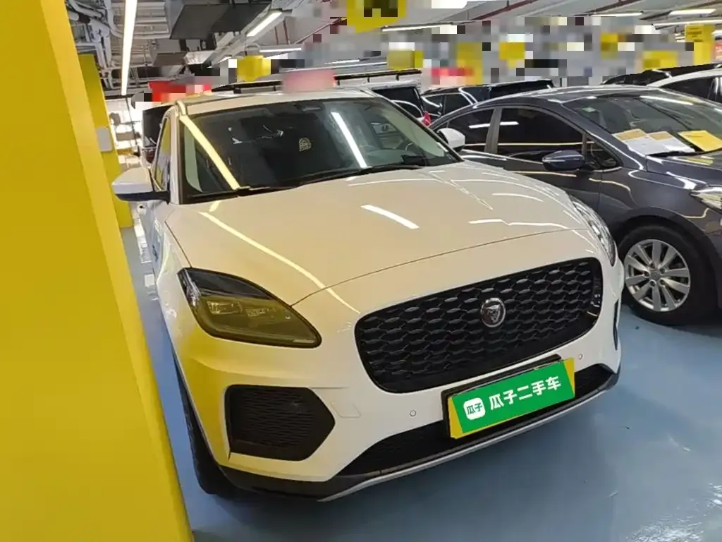 Jaguar E-PACE — фото 10