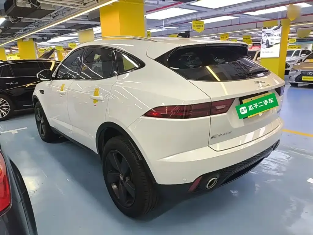 Jaguar E-PACE — фото 6