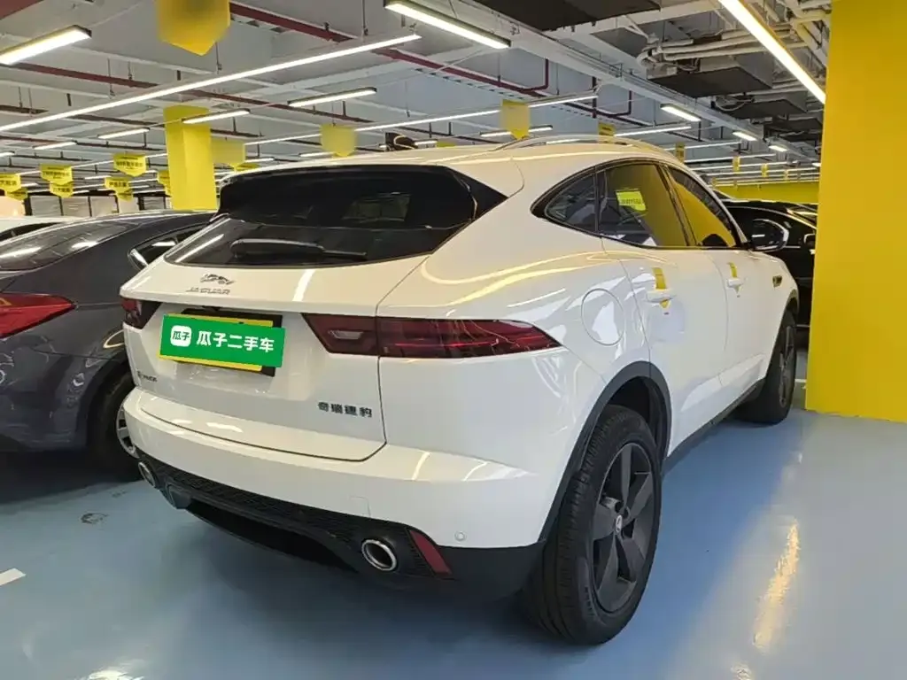 Jaguar E-PACE — фото 4