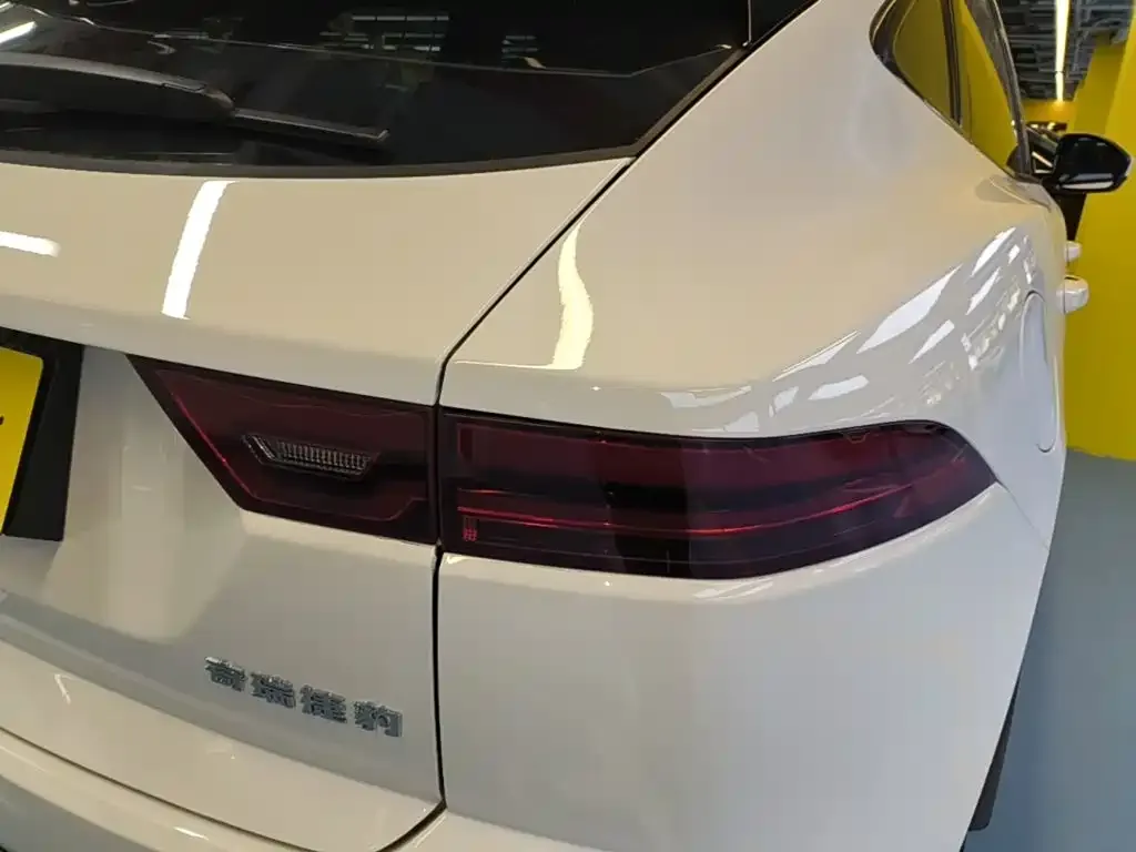 Jaguar E-PACE — фото 2