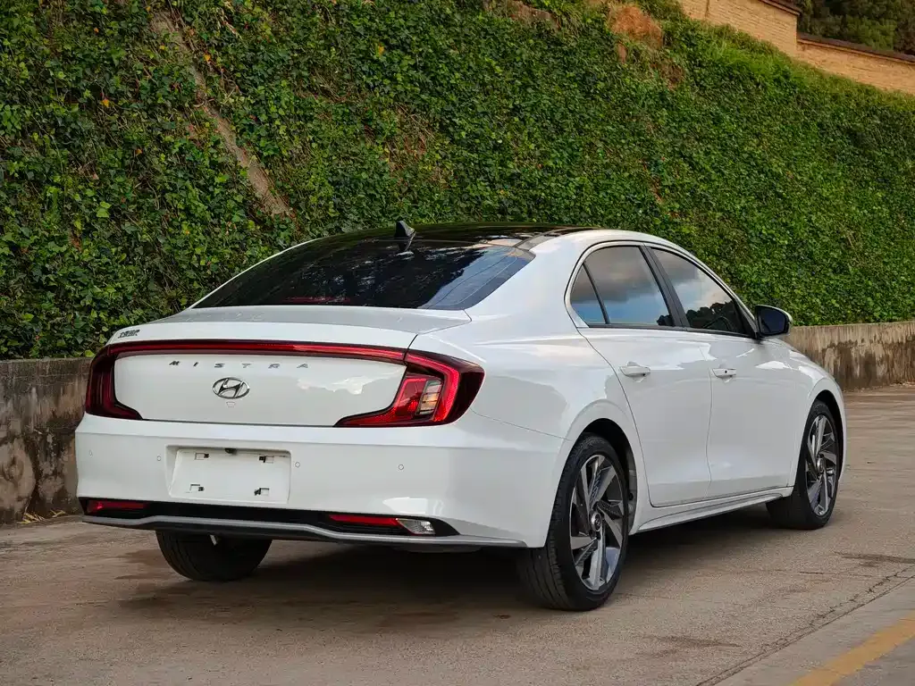 Hyundai Mistra — фото 8