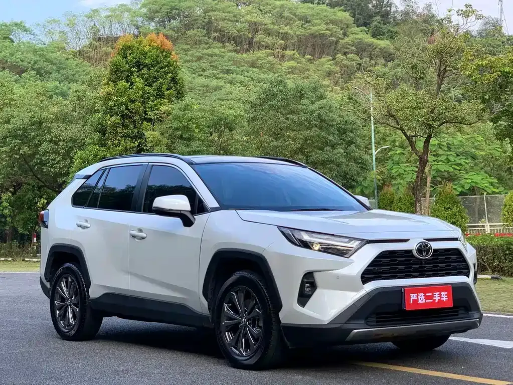 Toyota RAV4 — фото 8